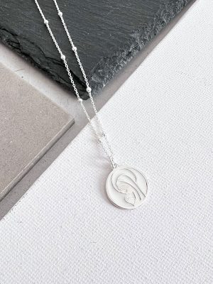Colgante Virgen Niña Esmalte